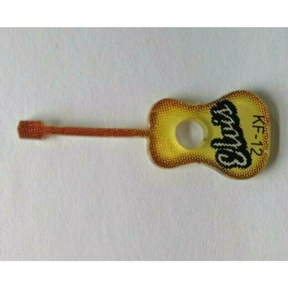 Elvis Presley Pinball KEYCHAIN Tiny Guitar Original Plastic Game Promo 2004 - Picture 2 of 4